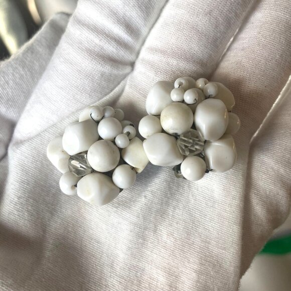 Vintage White Clip On Earrings Lot Of 2 Enamel Filigree Beaded Cluster Feminine - Picture 5 of 8